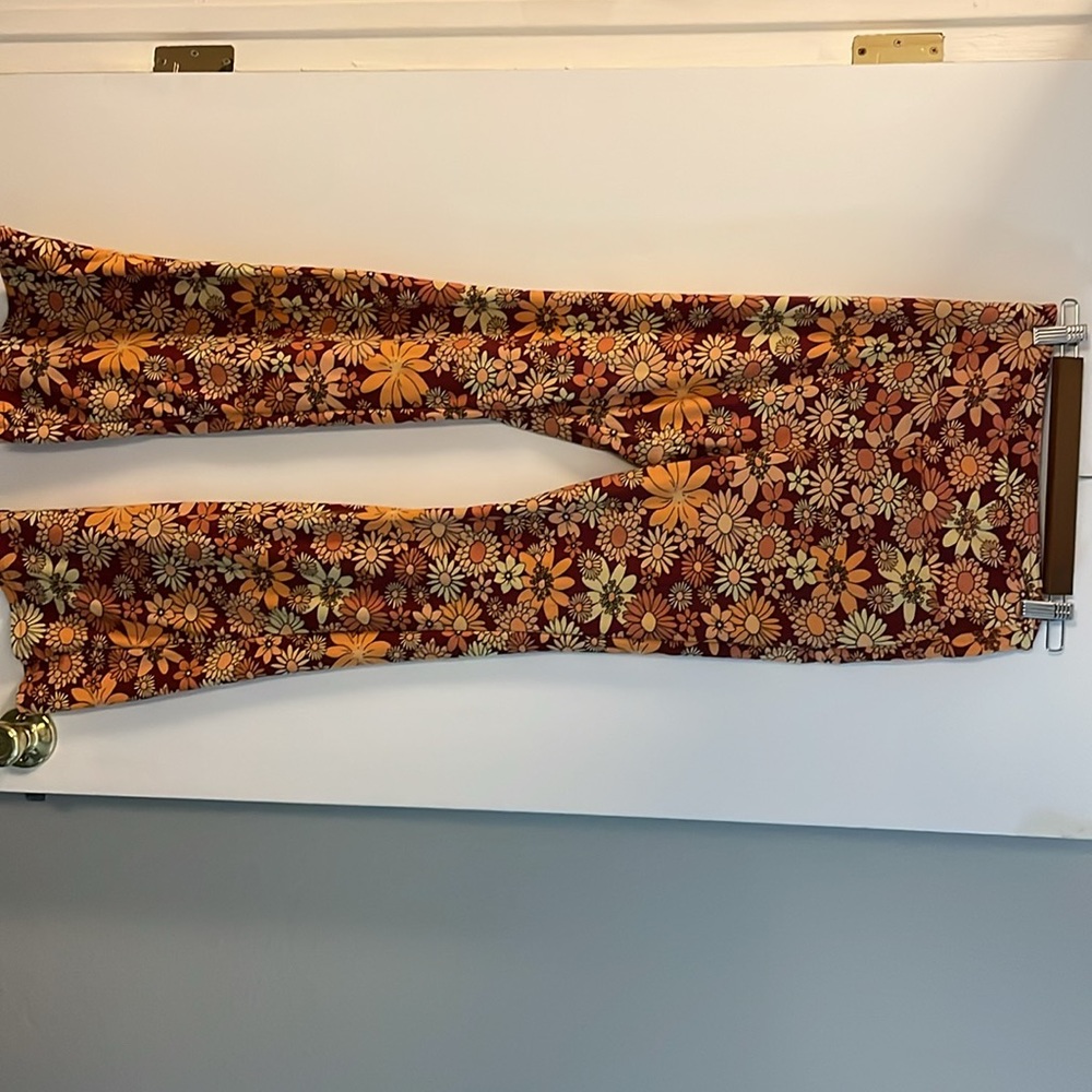 Floral bell bottom leggings - No Boundaries Size M